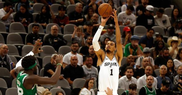 开云体育在线官网-福克斯：绿军居然沉退防文班 突破回传就是空位